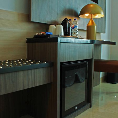 Arthama Hotels Makassar Buitenkant foto
