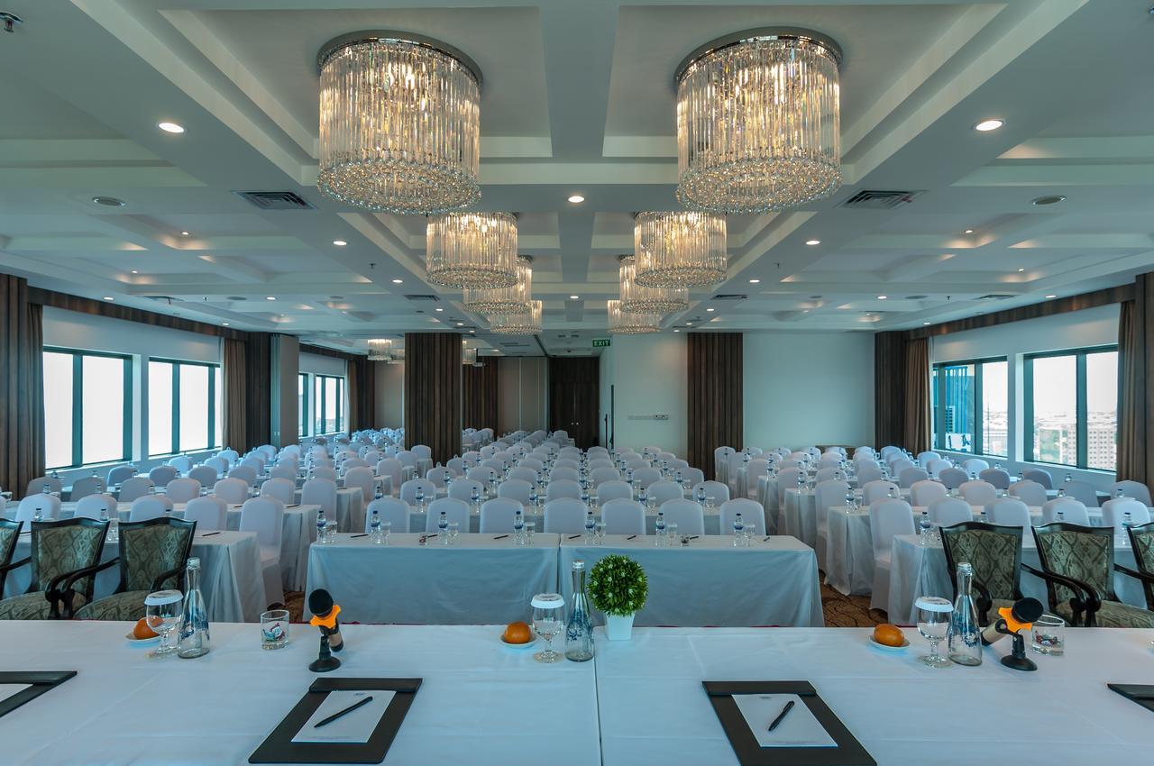 Arthama Hotels Makassar Buitenkant foto