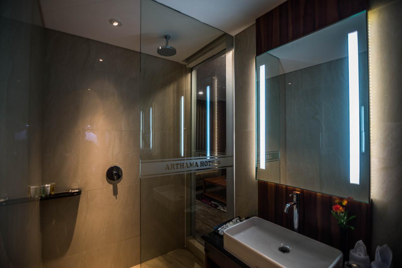 Arthama Hotels Makassar Buitenkant foto