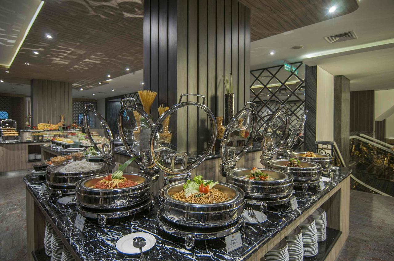 Arthama Hotels Makassar Buitenkant foto