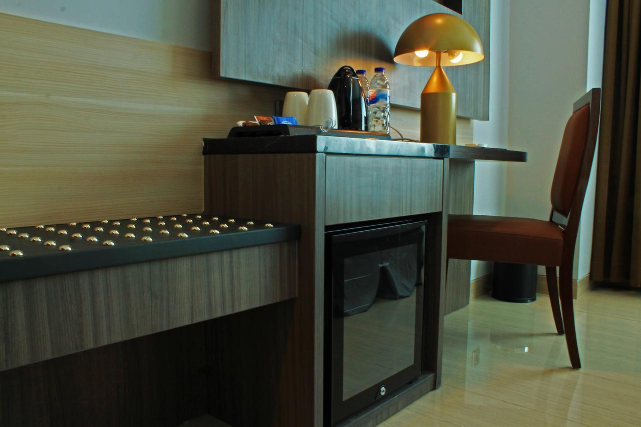Arthama Hotels Makassar Buitenkant foto